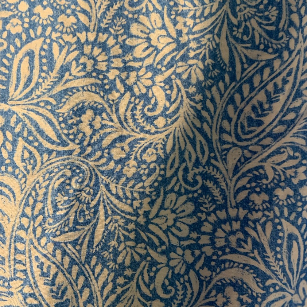 J. McLaughlin Louis 51% Silk Blue & White Paisley Women's Button Down Large EUC - Picture 3 of 12